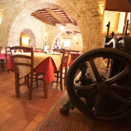 Lantgård Pietra Antica Ripatransone